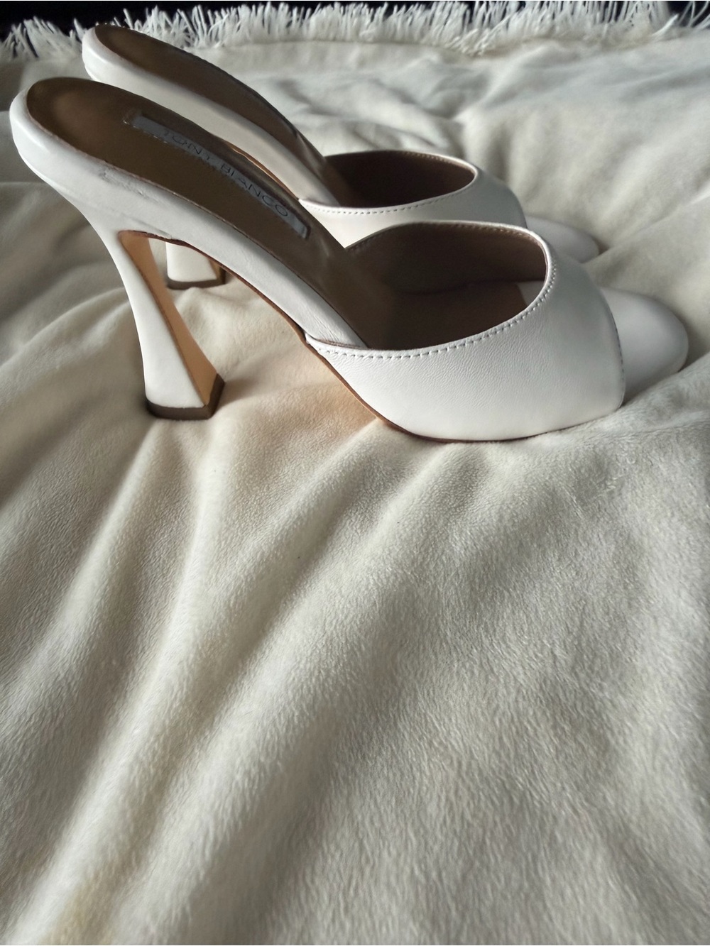 Tony Bianco Victoria White Open-Toe Slide Heel Size 6